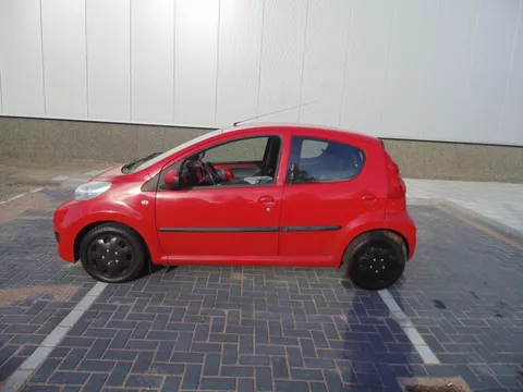 Peugeot 107 1.0-12V Urban Move MET AIRCO 2011