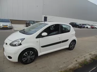 Toyota Aygo 1.0-12V Comfort Navigator AUTOMAAT MET AIRCI NAVI 2012
