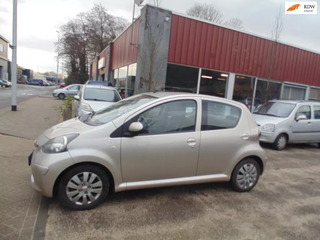 Toyota Aygo 1.0-12V + MET AIRCO LEDER APK 02-2027