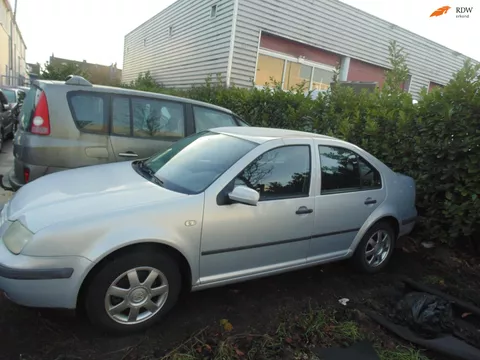 Volkswagen Bora 1.6 Trendline SEDAN