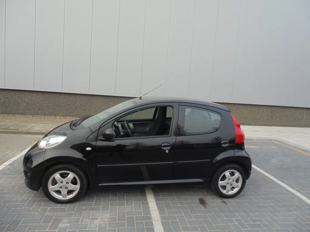 Peugeot 107 1.0-12V XS AUTOMAAT 5 DUERS MET AIRCO