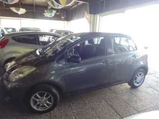 Toyota Yaris 1.0 VVTi + MET AIRCO 5 DEURS trekhaak apk 04-2027