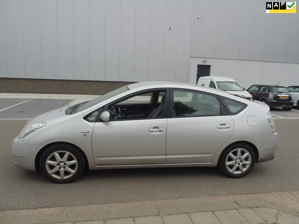 Toyota Prius 1.5 VVT-i Tech Edition NAVI CAMER