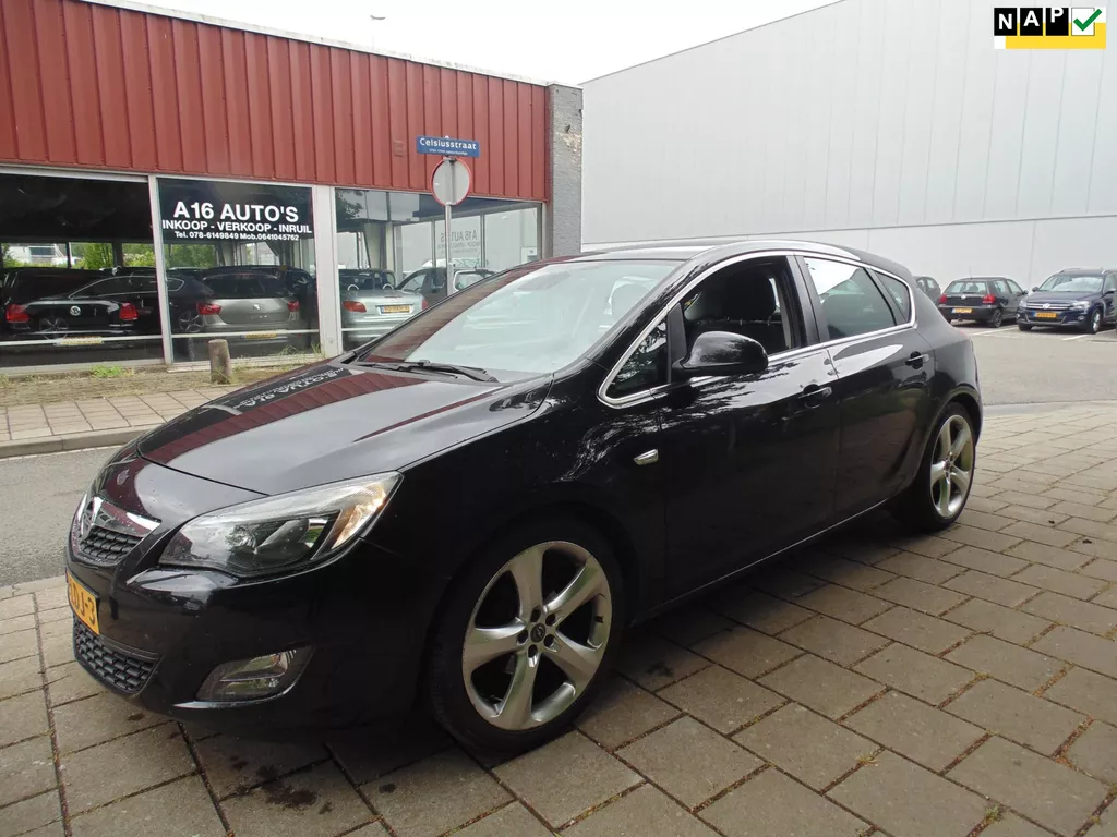 Opel Astra 1.6 Sport met airco navi 2010