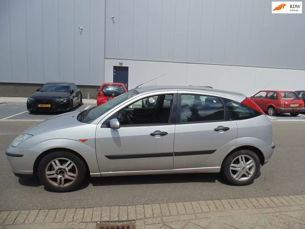 Ford Focus 1.6-16V Trend met airco 04-2027