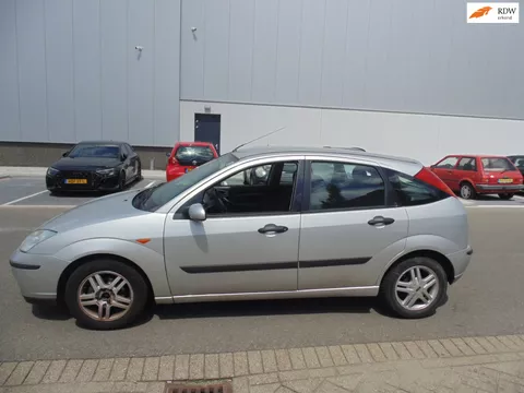 Ford Focus 1.6-16V Trend met airco 04-2027