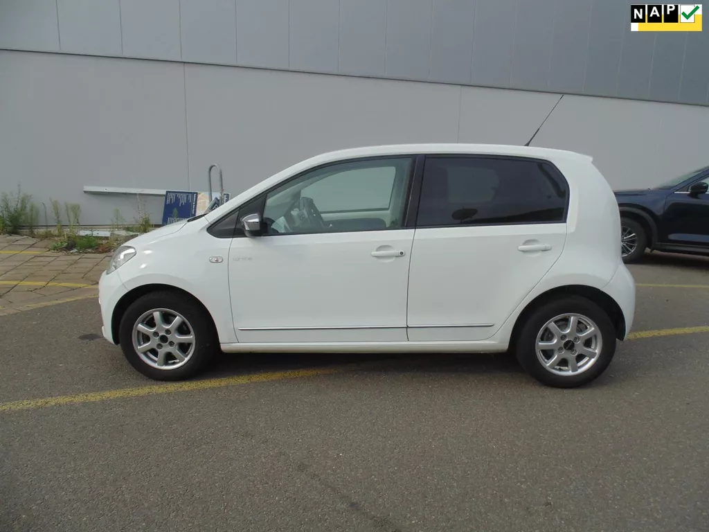 Volkswagen Up! 1.0 move up! BlueMotion met navi airco 12-2012
