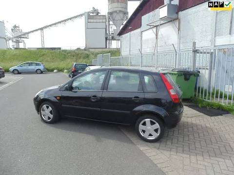 Ford Fiesta 1.4-16V Trend 5 deurs met airco