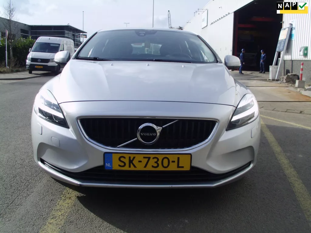 Volvo V40 2.0 D2 Nordic+ MET NAVI 2018